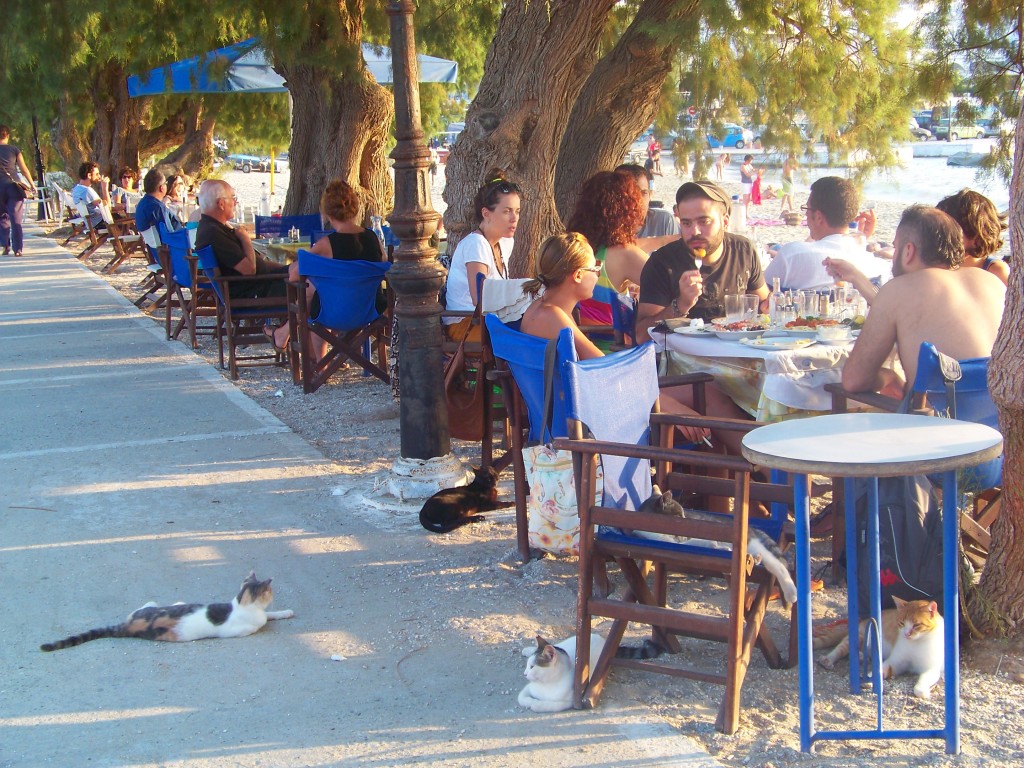Bars sur la plage d’Aegiali. 
